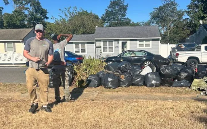 Residential junk removal crew in Kansas City